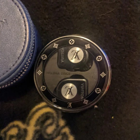 Louis Vuitton horizon ear buds